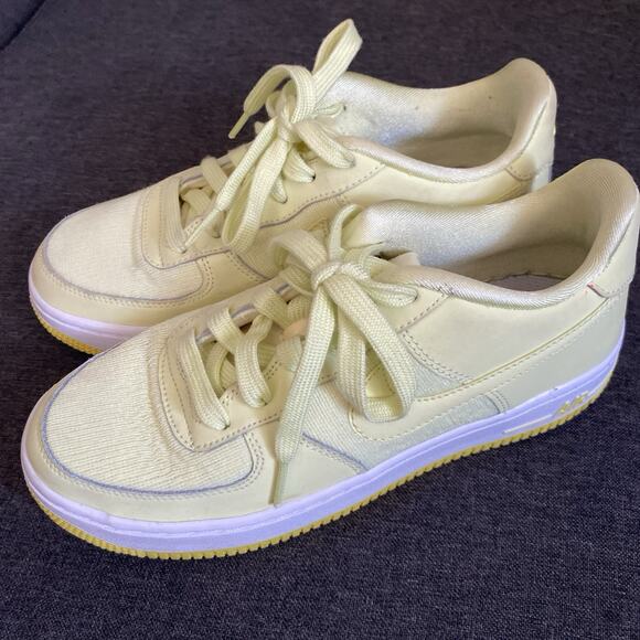 Nike Air Force 1 LV8 (GS) Shoes Size 5.5Y Citron Tint Style - Picture 3 of 16